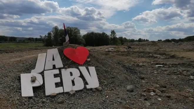 Ekološki aktivisti i stanovnici okolnih naselja već nekoliko dana kampuju i čuvaju baru Revu od donošenja šuta