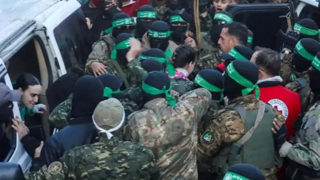 Hamas iliwakabidhi Emily Damari na Doron Steinbrecher mapema mwezi huu