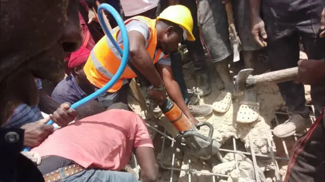 Àwọn òṣìṣẹ́ ìṣẹ̀lẹ̀ pàjáwìrì