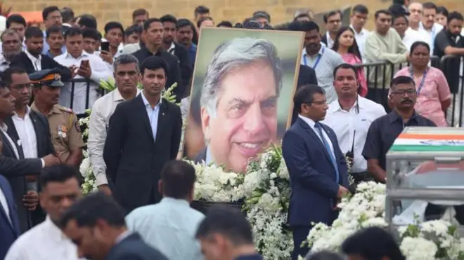 रतन टाटांचं पार्थिव अंत्य दर्शनासाठी ठेवण्यात आलं होतं. 