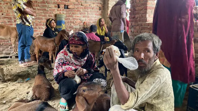 অনেকের বাড়িঘর পুরো ধ্বংস হয়ে গিয়েছে