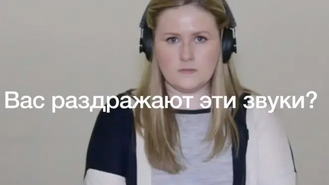 Девушка в наушниках