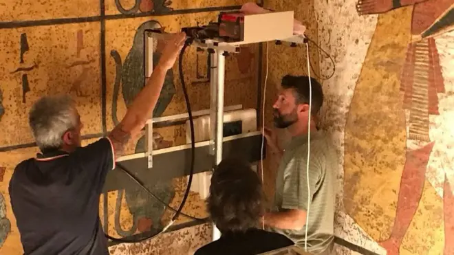 استعان الخبراء بالمسح الراداري الذي قدم "دليلا قاطعا على عدم وجود غرف خلفية تلاصق مقبرة توت عنخ أمون"