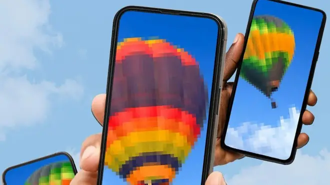 Ifoto iteranije yerekana ukuboko gufashe telefone.