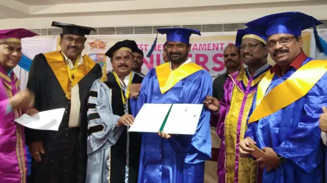 గౌరవ డాక్టరేట్ అందుకుంటున్న శ్రీనివాస్ గౌడ్