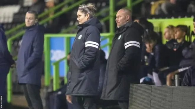 تولت هانا دينغلي إدارة أكاديمية فورست غرين روفرز لما يقرب من أربع سنوات