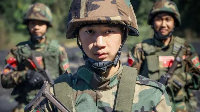 NUG ရဲ့ တမူးခရိုင် အမှတ် ၂ တပ်ရင်းက တပ်ဖွဲ့ဝင်တချို့(ပုံဟောင်း)