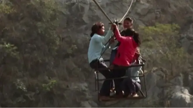 เส้นทางวิบากเพื่อไปโรงเรียนของเด็กเนปาล