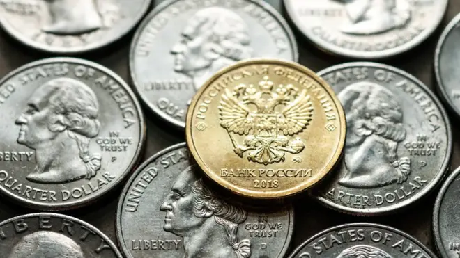 Ослабление рубля стало реакцией на новости о потенциальных санкциях со стороны США