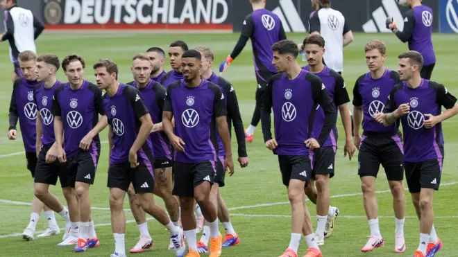 Fudbaleri nemačke reprezentacije na jednom od treninga u kampu nacionalnog tima