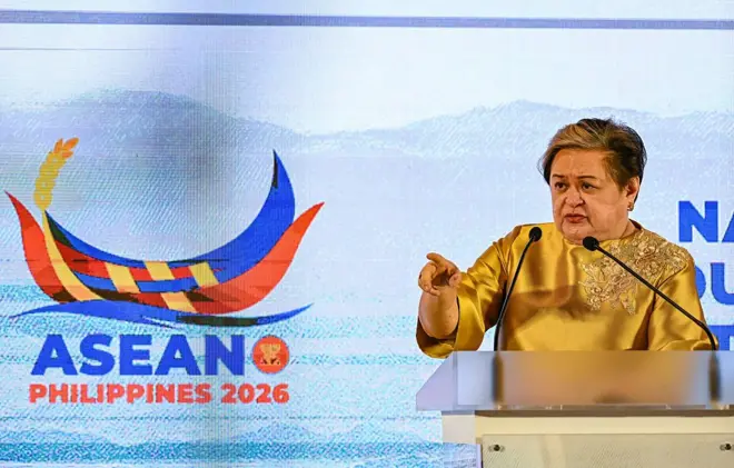 ၂၀၂၆ ခုနှစ်၊ ဇန်န၀ါရီ လကုန်ပိုင်းတုန်းက စီဘူးမှာပြုလုပ်တဲ့ အာဆီယံ နိုင်ငံခြားရေးဝန်ကြီးတွေ အစည်းအဝေးပွဲမှာ မြင်ရတဲ့ ဖိလစ်ပိုင် နိုင်ငံခြားရေးဝန်ကြီး 