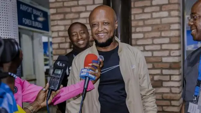 J﻿immy Gatete ageze ku kibuga cy'indege cya Kigali mu ijoro ryo kuwa mbere