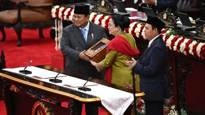 Presiden Prabowo Subianto dan Ketua DPR Puan Maharani saat penyerahan nota keuangan RAPBN 2026
