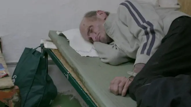 له هنګري اورو، چې تېر کال په کې لارو کوڅو کې ويدېدل ناقانونه شوي، خو دې کار د بې کورۍ ستونزه حال کړې؟