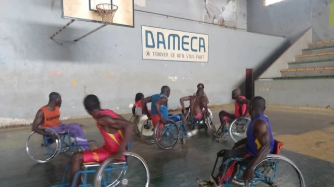 Simplice Lengui Zadanga à l'entraînement de basket.