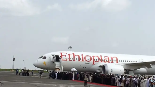 እቲ 'ስደተኛ' 4ይ ፓትሪያርክ መርቆሬዎስ ሎሚ ምስ ቀዳማይ ሚኒስተር ኣብይ ኣሕመድ ኣዲስ ኣበባ ኣትዩ