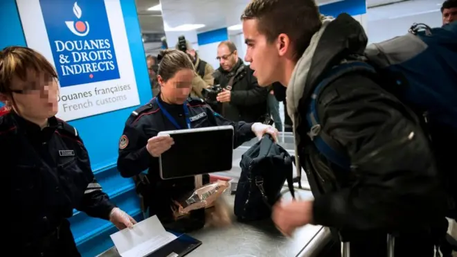 Poste de contrôle de la douane française à Roissy