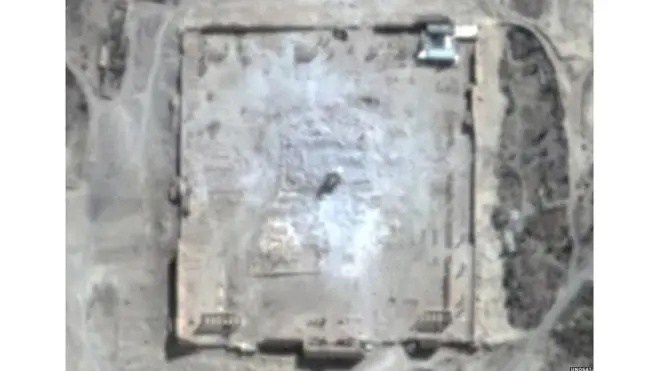 パルミラのベル神殿が破壊された様子を示す衛星画像。ほとんど何も残っていない様子がわかる。