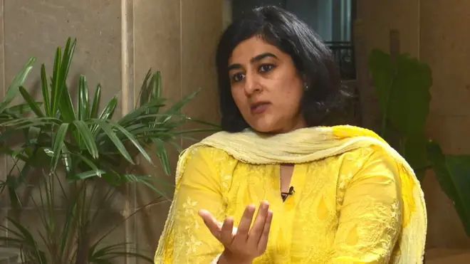 اس سوال پر کہ اس بات کا فیصلہ کون کرتا ہے کہ لوگوں کی ذاتی معلومات تک کس کو رسائی ہوگی، تانیہ آئدروس کا کہنا تھا کہ وہ نہیں جانتیں کہ رسائی دینے کا فیصلہ کون کرتا ہے