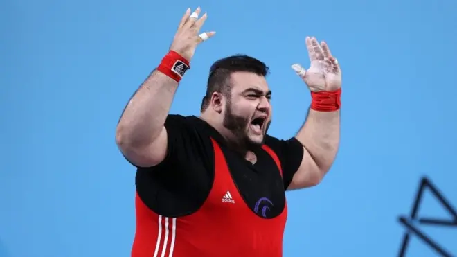 یہ کامن ویلتھ گیمز کی تاریخ میں دوسرا موقع ہے کہ کسی پاکستانی ویٹ لفٹر نے طلائی تمغہ جیتا ہے