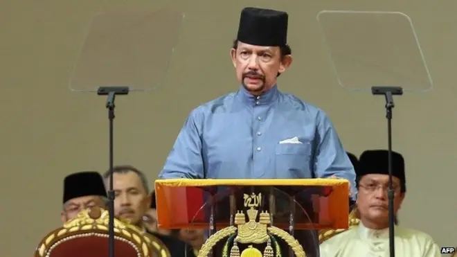 Quốc vương Hasanal Bolkiah được tạp chí Forbes xếp vào hạng người giàu có nhất Trái Đất, với khối tài sản khoảng 50 tỷ đô la Mỹ