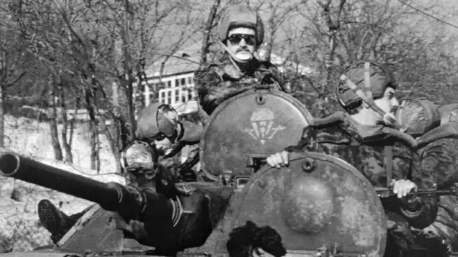 La guerra, en la práctica, nunca ha terminado.