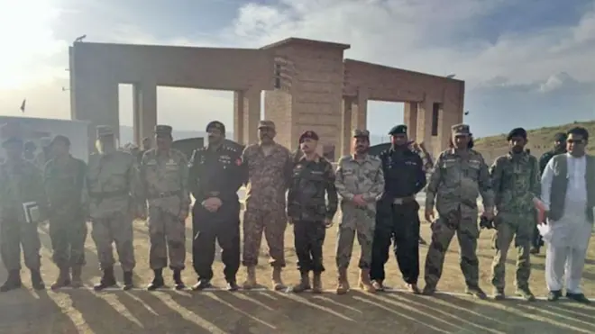 انگور اڈہ جنوبی وزیرستان کے صدر مقام وانا سے تقریباً 35 کلومیٹر کے فاصلے پر واقع ہے