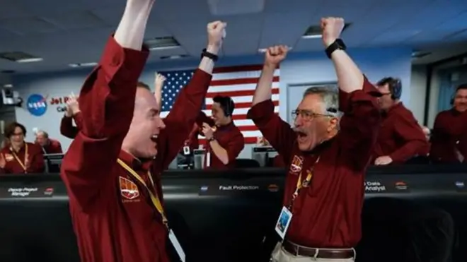 Slavlje u kontrolnom centru NASA