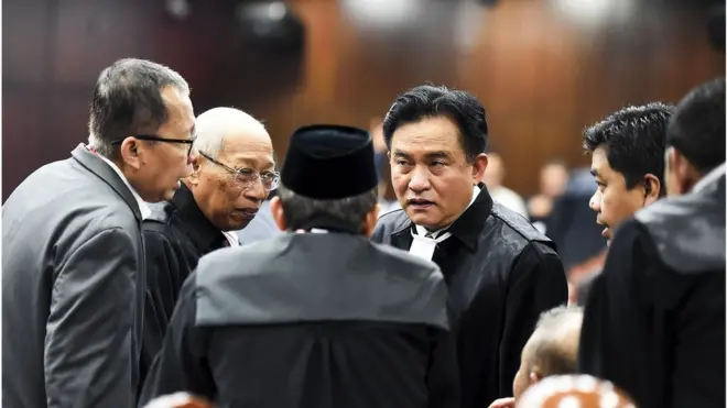 Tim kuasa hukum Tim Kampanye Nasional (TKN) pasangan Calon Presiden dan Calon Wakil Presiden nomor urut 01 bersiap mengikuti sidang lanjutan Perselisihan Hasil Pemilihan Umum (PHPU) presiden dan wakil presiden di gedung Mahkamah Konstitusi, Jakarta.