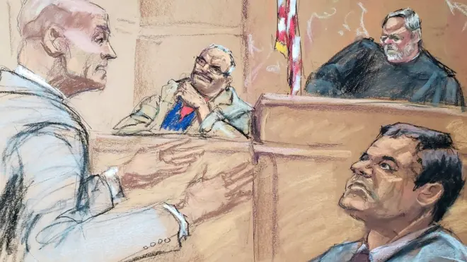 El Chapo, quien aparece en la parte inferior derecha de este dibujo realizado en la corte, está en una prisión de máxima seguridad de Estados Unidos.