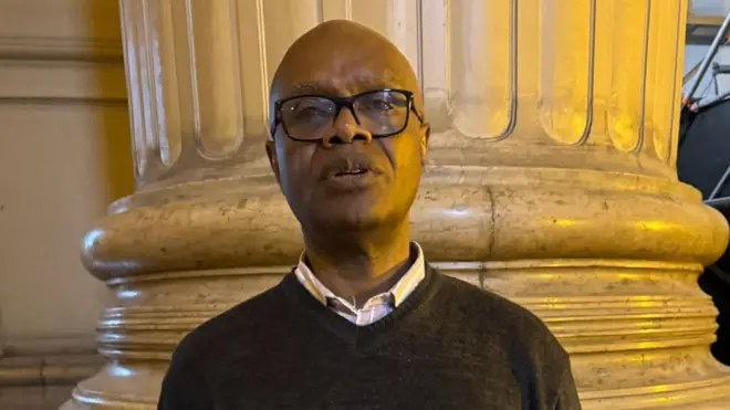 Emmanuel Nkunduwimye batazira bomboko muri sentare mu Bubiligi