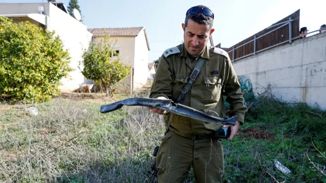 أضرار ناجمة عن صاروخ أطلق من غزة على إسرائيل في سديروت