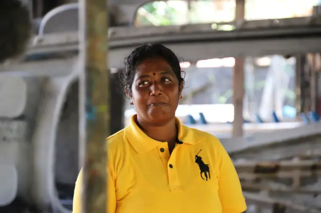 'ගෑනු කට්ටිය වැඩ කරනවා කියලා හැමෝම පුදුමෙන් බලන්නේ'