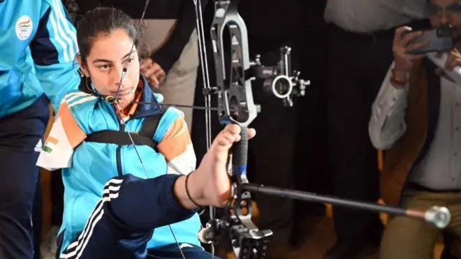 दोन्ही हात नसणाऱ्या शीतल देवीचा पॅरिस पॅरालिंपिकपर्यंतचा प्रवास