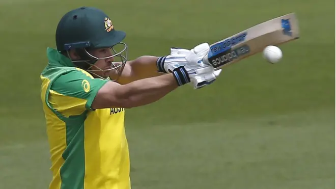 एरॉन फ़िंच ने 153 रनों की शानदार पारी खेली जिसमें उन्होंने 15 चौके और पांच छक्के लगाए