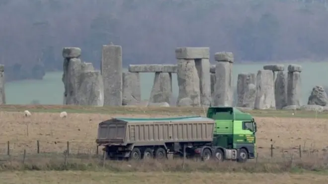 Một dự án táo bạo 1,4 tỷ bảng Anh với tuyến hầm khoan sâu chỉ cách Stonehenge vài trăm mét về phía nam sắp được triển khai.
