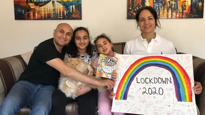 قررت عائلة أيمن توثيق ما وجدوا من " مزايا " خلال فترة الإغلاق بسبب تفشي فيروس كورونا