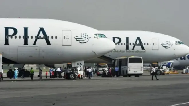 نیشنل کرائم ایجنسی کے اہلکاروں نے آٹھ گھنٹوں تک پاکستان کی فضائی کمپنی کے عملے کو بھی روکے رکھا تھا اور پوچھ گچھ کے بعد انھیں جانے دیا تھا
