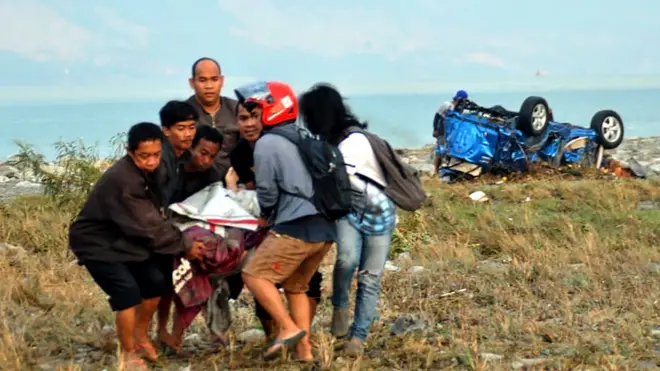 انڈونیشیا میں زلزلے کے بعد سونامی