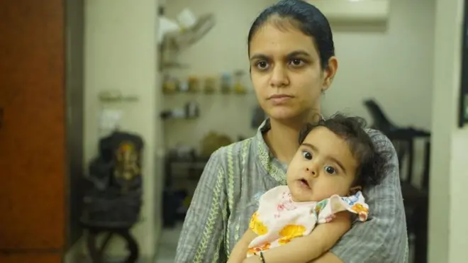 झायशा कौर तिच्या आईसोबत 