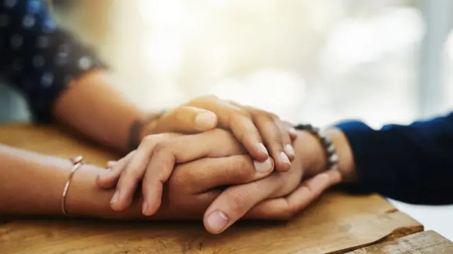 "No te alejes, no trates de aconsejarme", dice Bevers que sufre de cáncer de mama.