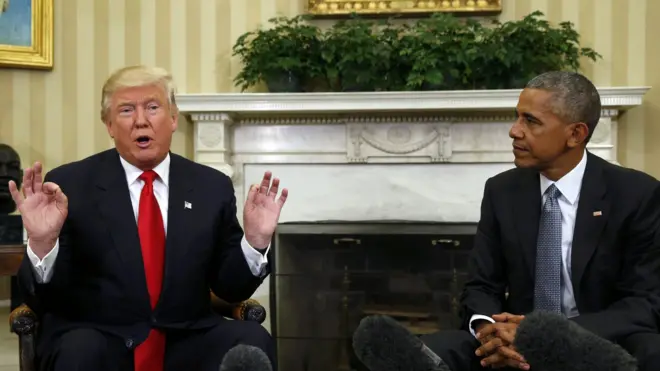 أوباما يجلس إلى جانب ترامب في البيت الأبيض
