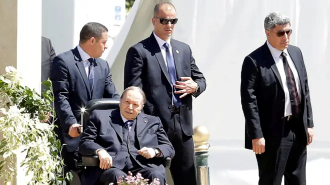 أقال الرئيس بوتفليقة عددا من قيادات الجيش والأمن في الأشهر الأخيرة