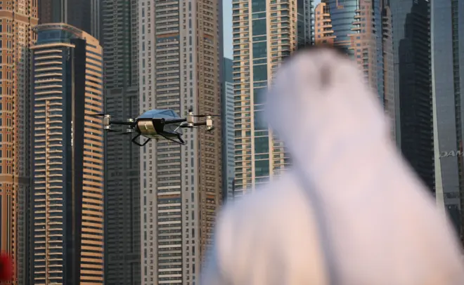 سيارة طائرة في معرض الخليح لتكنولوجيا المعلومات -2022