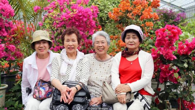日本的冲绳的百岁老人比例为全世界最高。