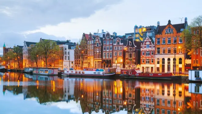 Holanda tiene desde hace por lo menos 900 años autoridades encargadas de manejar el agua.