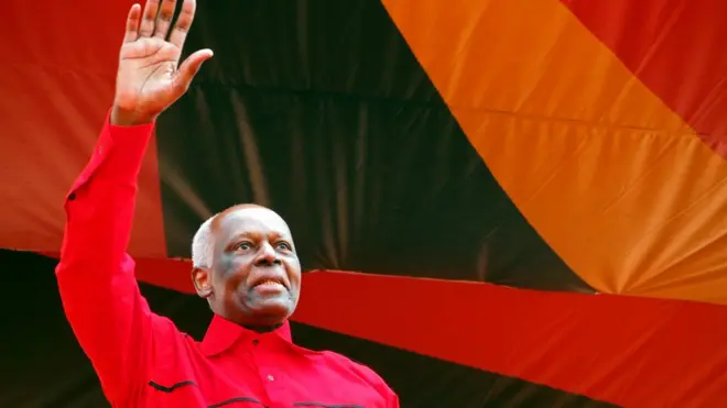 Jose Eduardo dos Santos menjadi presiden negara kaya minyak, Angola, sejak September 1979.