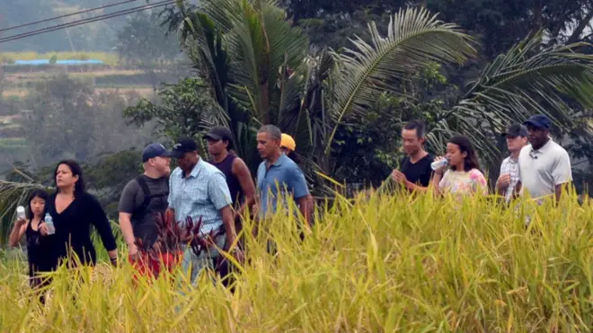 Barack Obama tak hanya mengajak istri dan dua putrinya ke Bali dan Yogyakarta, tapi juga saudaranya yang lain, termasuk adik tirinya, Maya Soetoro-Ng.