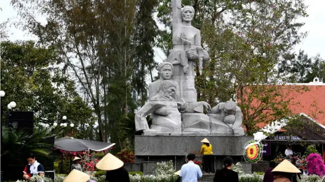 Chuẩn bị cho lễ tưởng niệm các nạn nhân vụ Mỹ Lai tại Khu Chứng tích Sơn Mỹ ở Quảng Ngãi ngày 15/3/2018