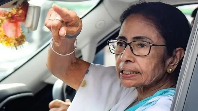 முதலமைச்சர் மமதா பானர்ஜி தனது பவானிபூர் தொகுதியில் பாஜக தலைவர் சுவேந்து அதிகாரியிடம் 15,000-க்கும் அதிகமான வாக்குகள் வித்தியாசத்தில் தோல்வியடைந்தார்.